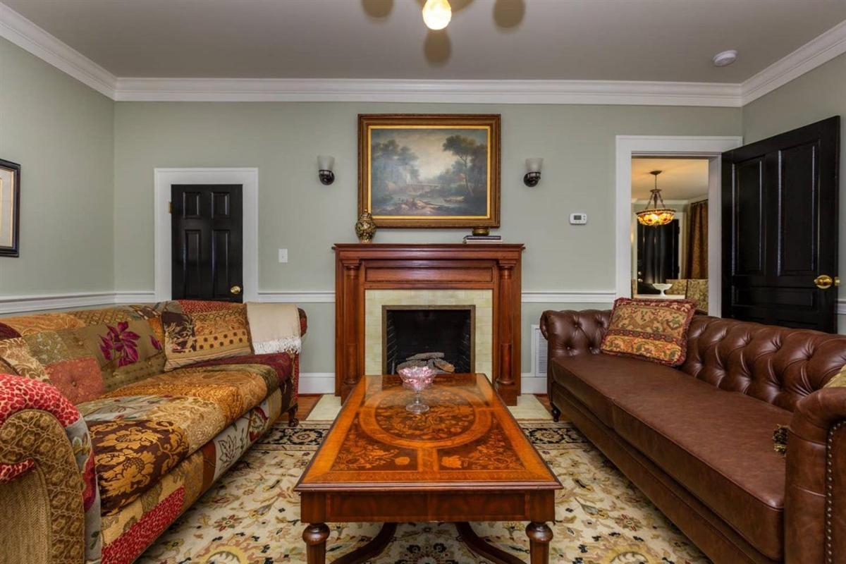 Renowned Historic Home Downtownacross From Park Winston-Salem Exterior foto