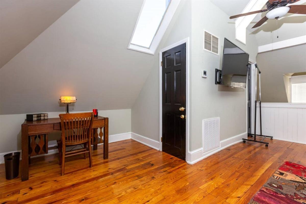 Renowned Historic Home Downtownacross From Park Winston-Salem Exterior foto