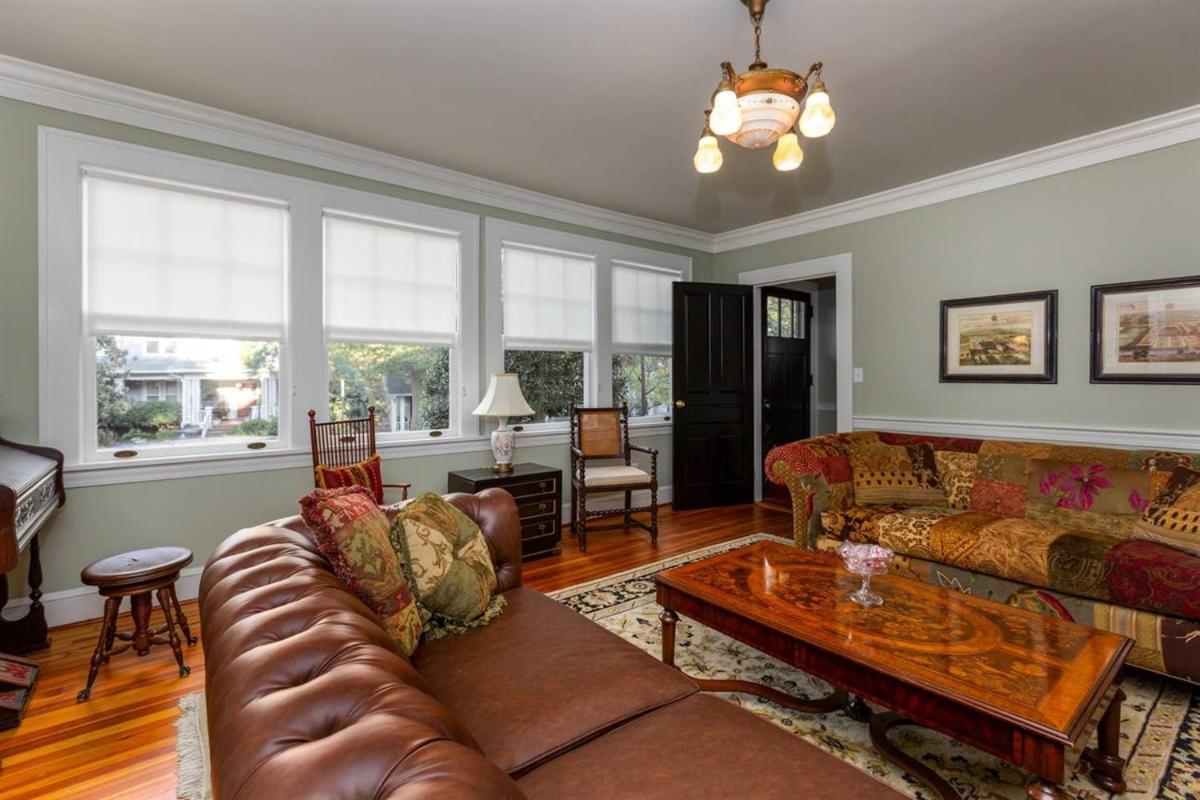 Renowned Historic Home Downtownacross From Park Winston-Salem Exterior foto